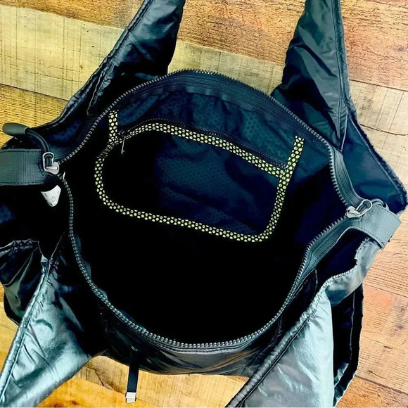 Nike Victory Gym Duffle Tote Workout Bag - Picture 8 of 13